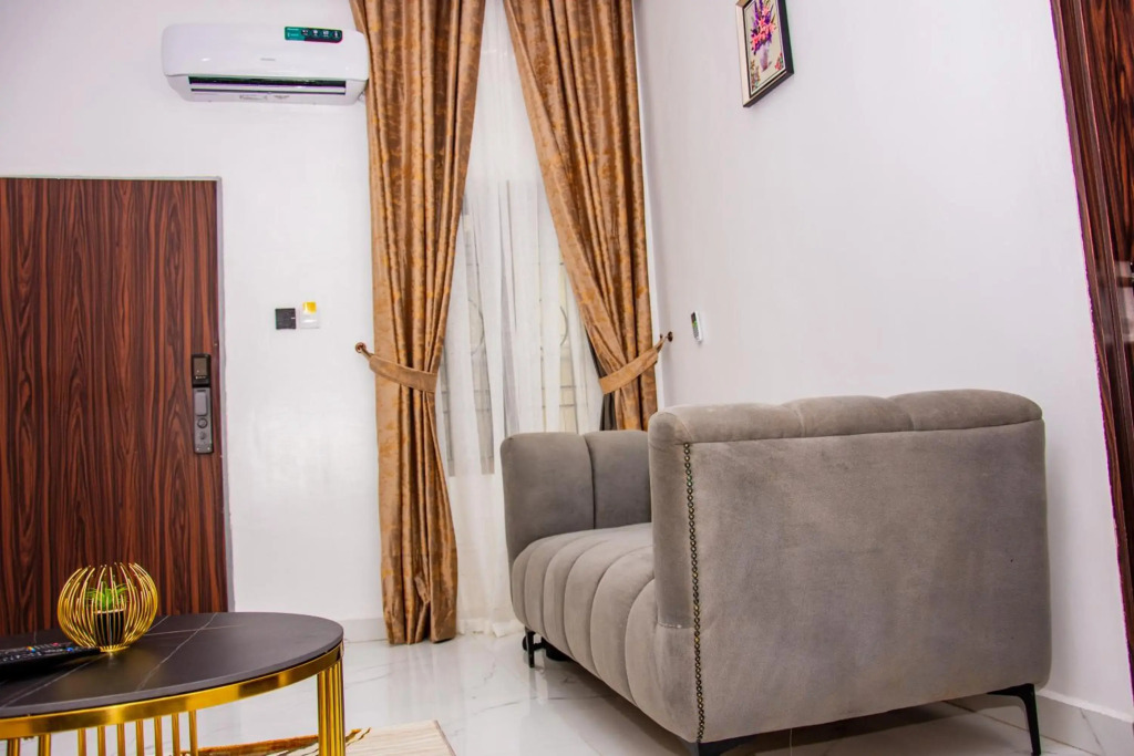 NIFEWAT APARTMENT,Cardiff suite 2bedroom apartment with gym ,Netflix and WiFi