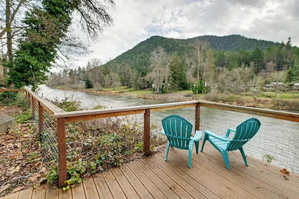 Spacious Grants Pass Home w/ Hot Tub & River Views