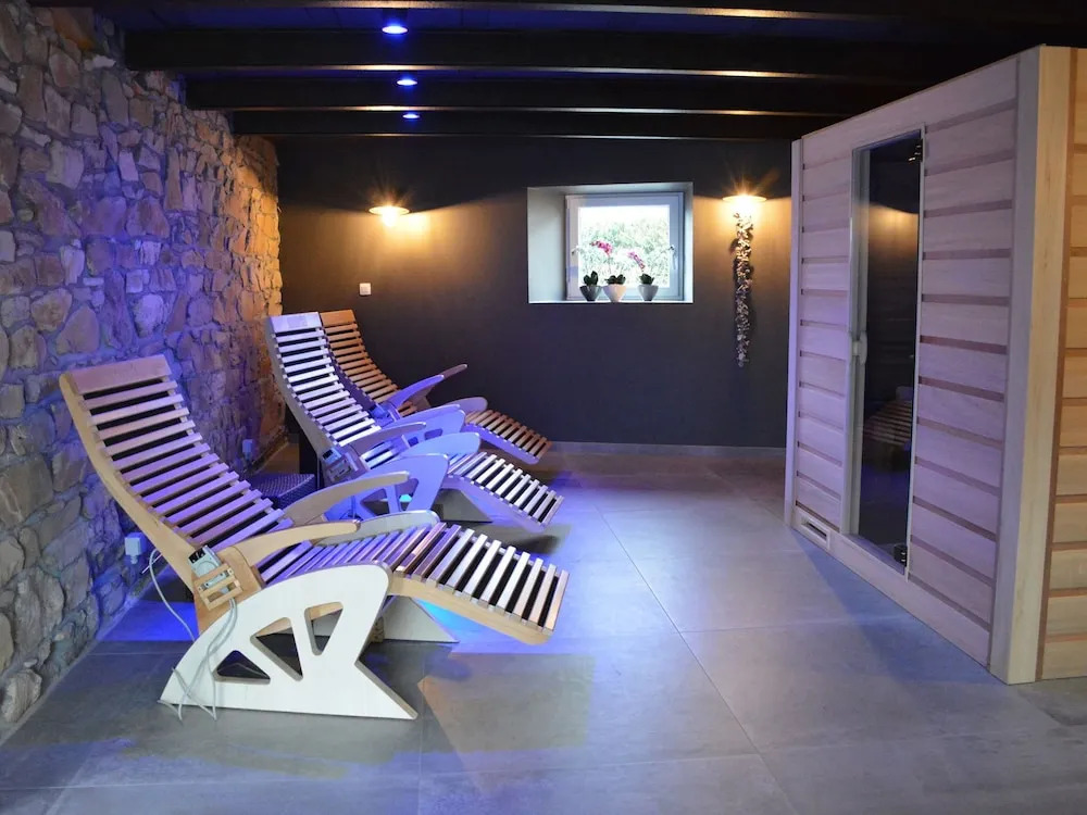 Exquisite Holiday Home in Manhay with Sauna