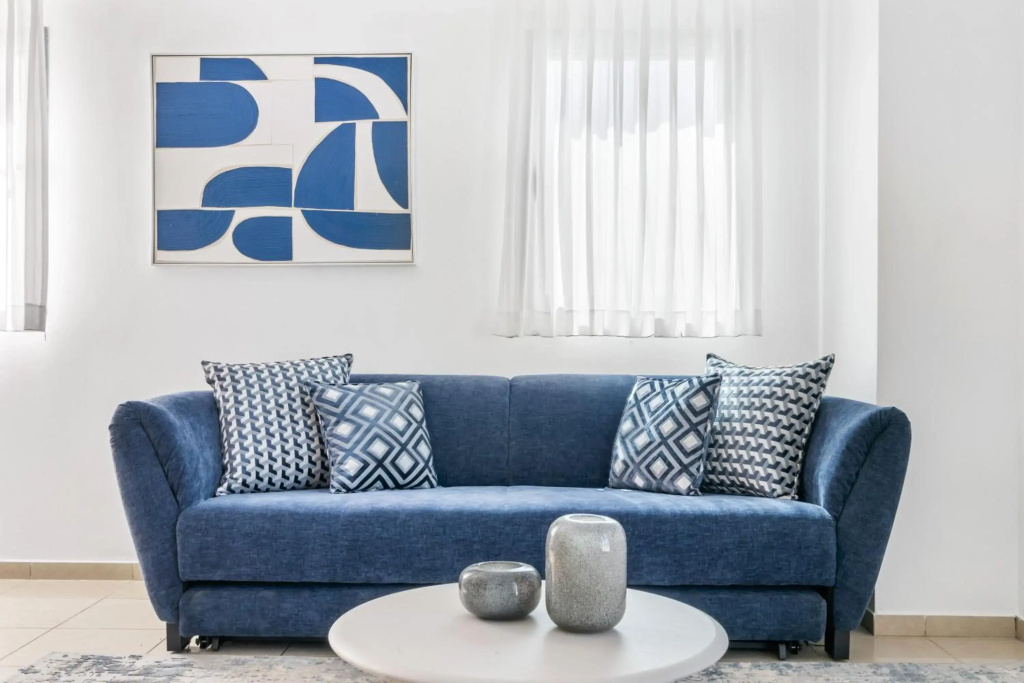 Beautiful 3 BDR Heart of JLM -Modern with Huge Balcony