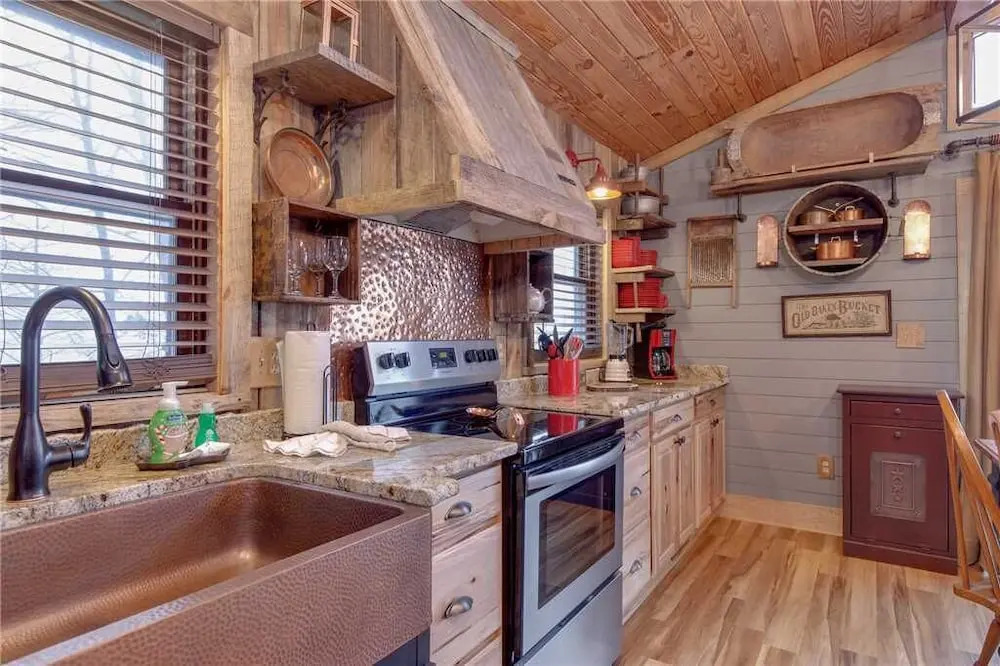 Swiss Bear Haus - Four Bedroom Cabin