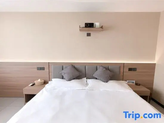 Happy Intelligent Lake Viewing Audiovisual Homestay (Changchun Beihu Wuyue Plaza Store)