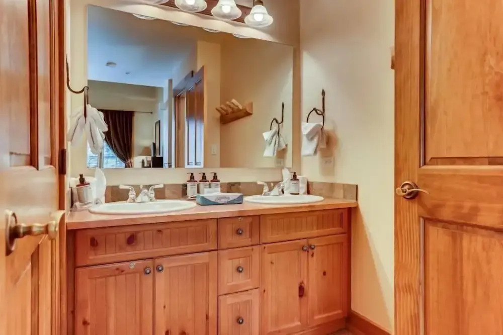 2 Bedroom Colorado Vacation Rental Situated In River Run Village Steps From The Summit Express Gondola