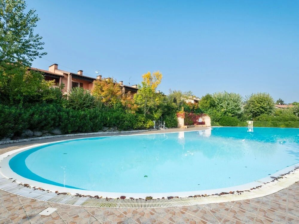 Beautiful Cottage in the Vineyard With Shared Pool
