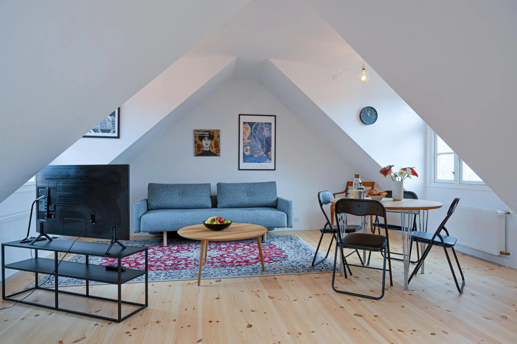 Saint - Nice 1-bdr Apt by the Canals
