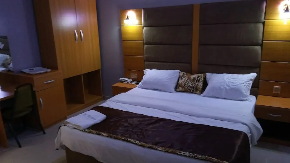 De'Bliss Gold Hotel & Suite
