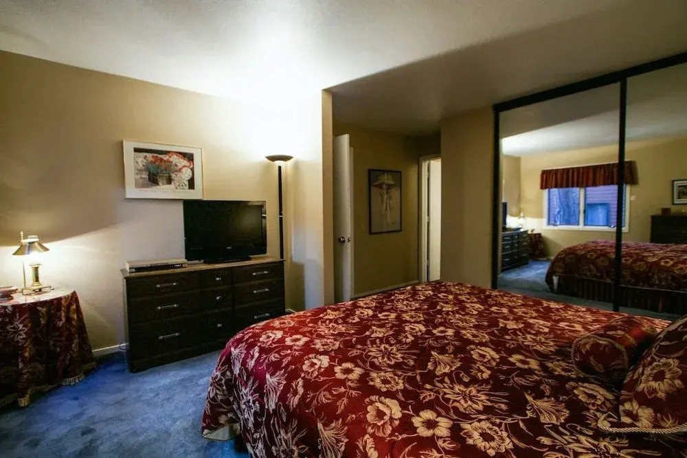 Bridges Townhome 13 Mountain View Townhome just Steps to the Slopes with Private Garage and Washer Dryer by RedAwning