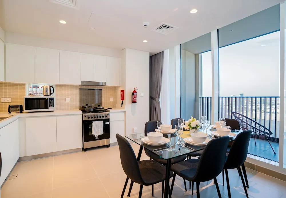 Tanin - Breathtaking Panoramic Canal Views From Balcony