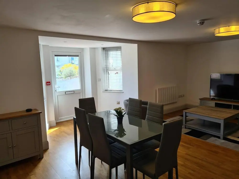 Remarkable 2-bed Apartment in Ilfracombe