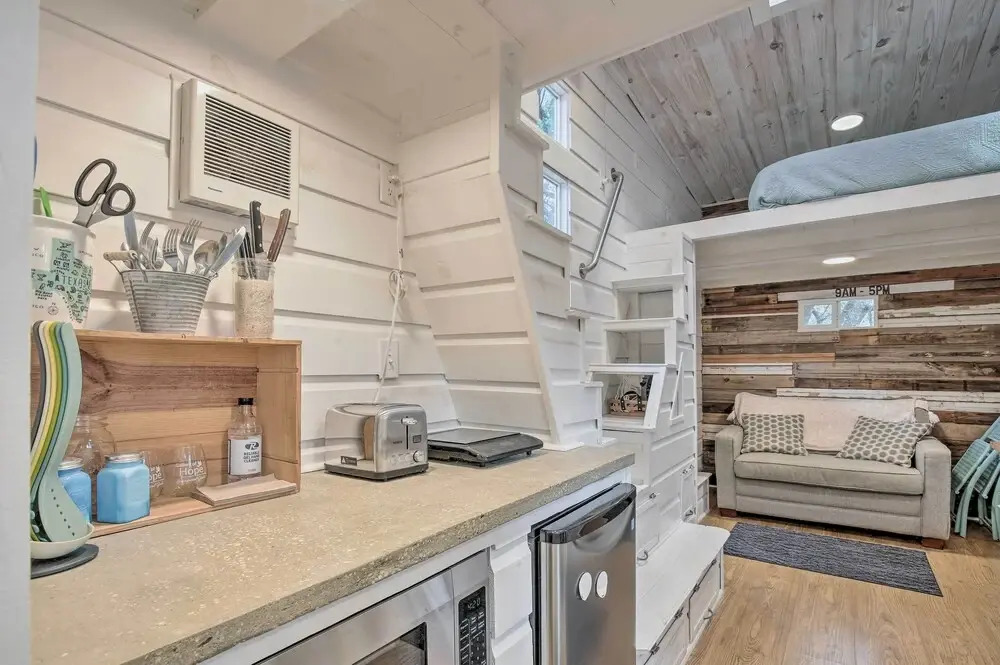 Unique Stay: 'tiny Everest' San Antonio Home!