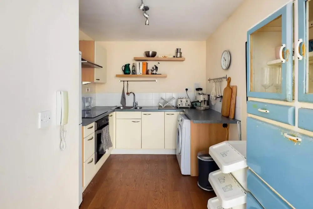 Beautiful & Vibrant 2BD Home w/ Balcony - Hackney!