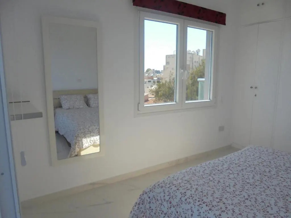 Kermia Court - Beach-front, modern 2 bedroom -sleeps 6