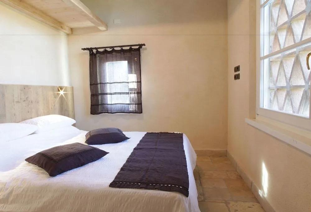 Olimagio Farm Stay with animals and 25m pool, beach at cycling distance