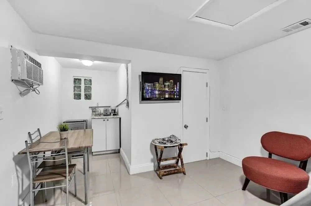Ultimate Miami Headquarters 4 Car Parking Pet Friendly & Private Patio