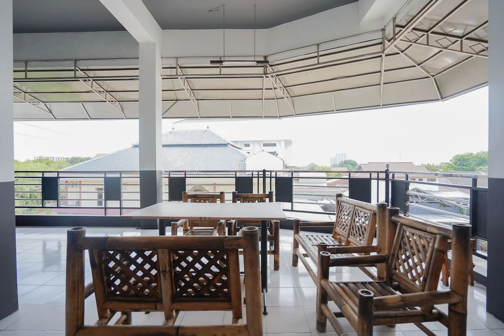 OYO 1624 Panjang Jiwo Residence