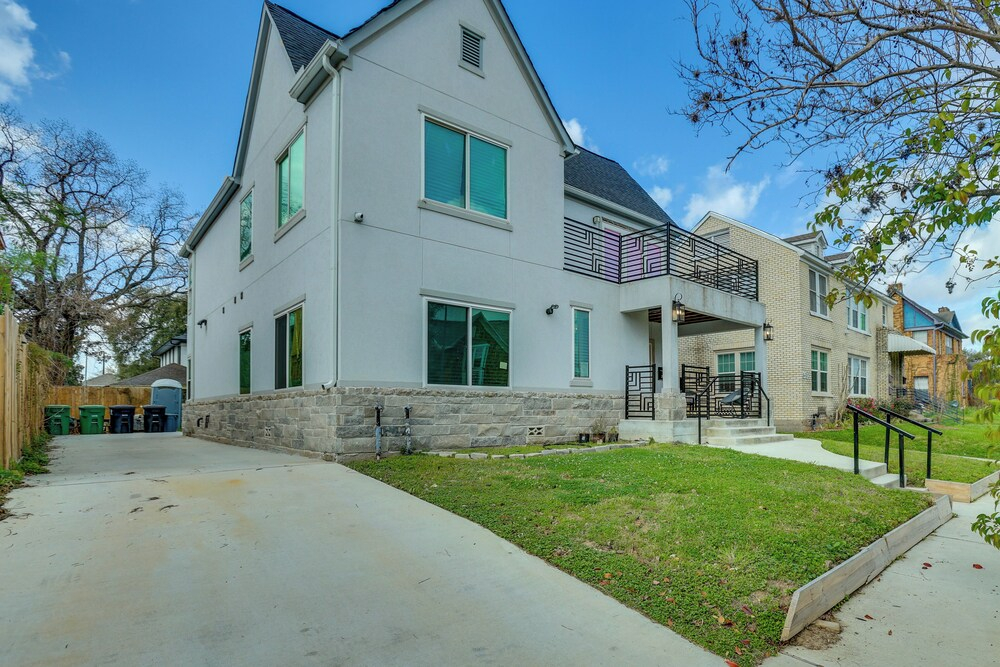 Sleek & Central! Houston Stay Near Med Center