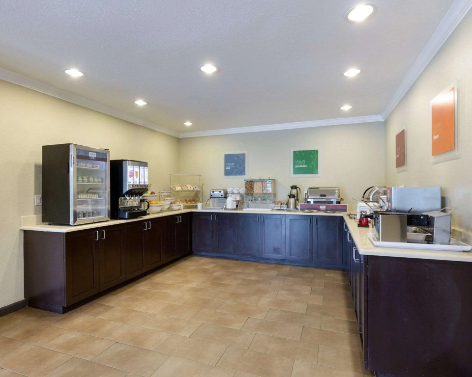 Comfort Suites near Westchase on Beltway 8