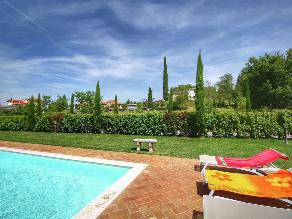 Tuscan Retreat With Pool
