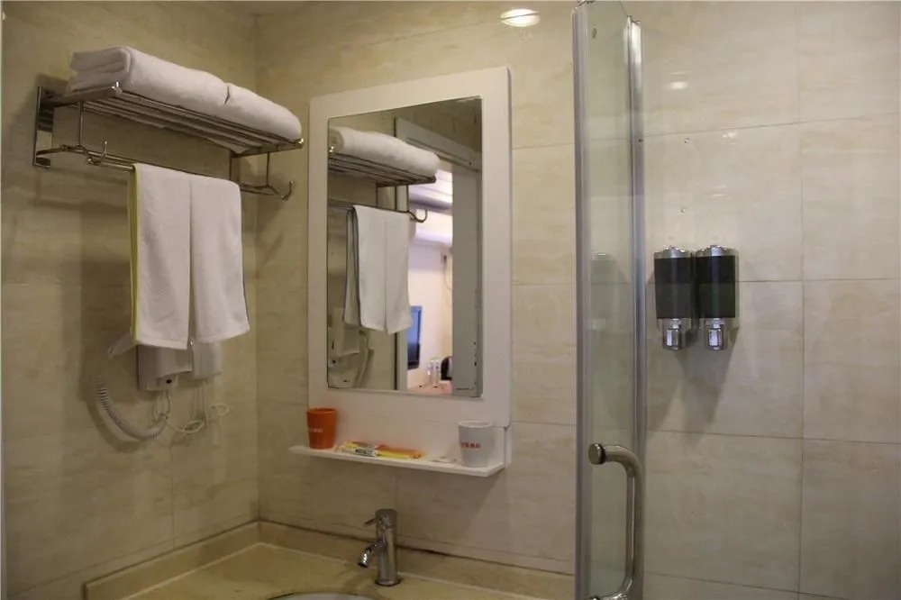 Home Inn Chengdu Kuanzhai Alley New City Square Branch