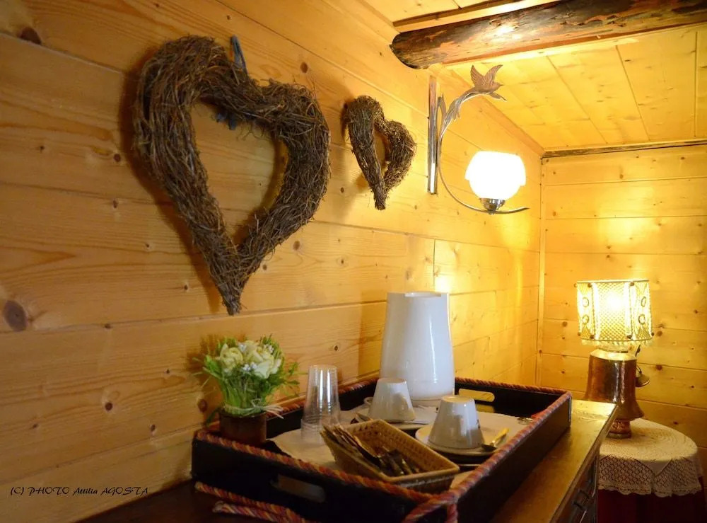 "CHALET dei FIORI" room & apartment