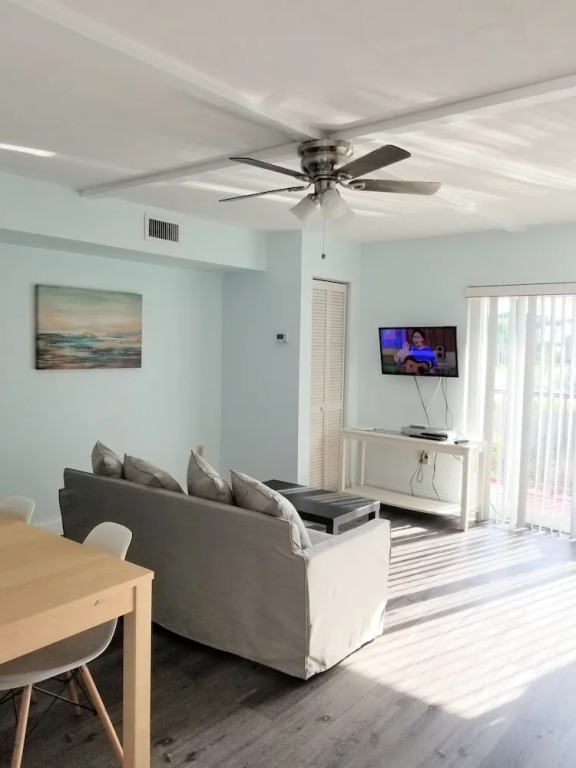 202 Mariners Cove Studio Bedroom Home