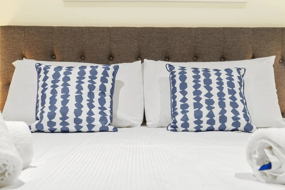New 2 Bedroom Apt Minutes Walking to Darling Harbour