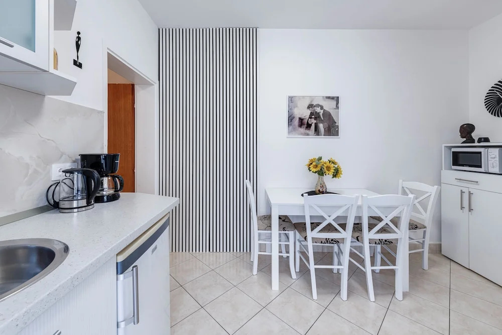 Apartment Ivona With Teracce