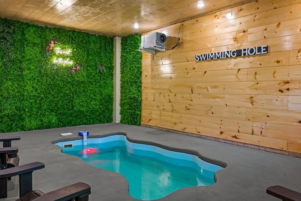 Eagle Splash Vista| Pool Projector, Pet Friendly, Game Room