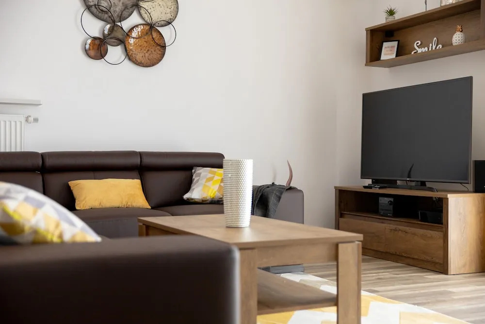 Warsaw Airport 3 Bedroom Apartment