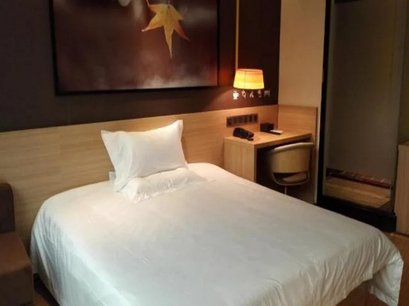 IU Hotel Chongqing Hechuan Ruishan Road Taermen Square