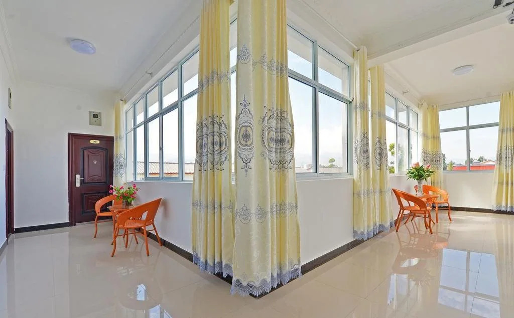 Lijiang Airport Yijia Hotel