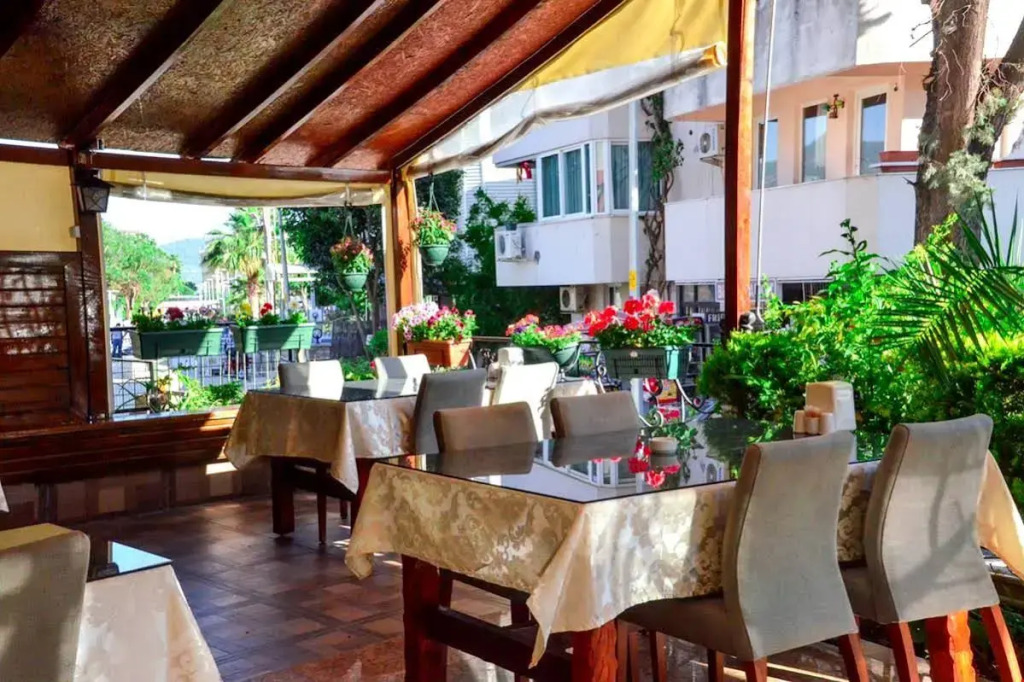 Green Palm Hotel