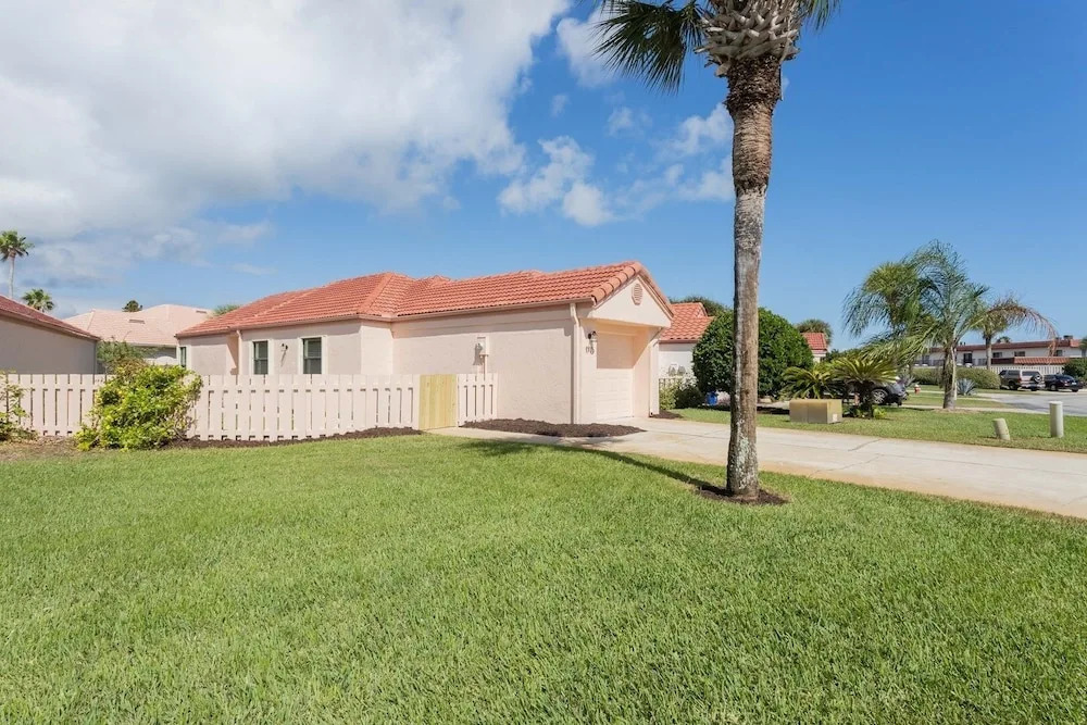 Fully Renovated 3/2 Private Beachside Home 3 Bedroom Home