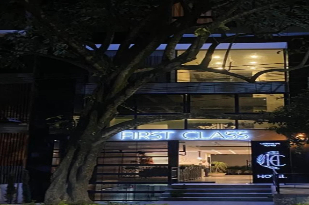 First Class Hotel