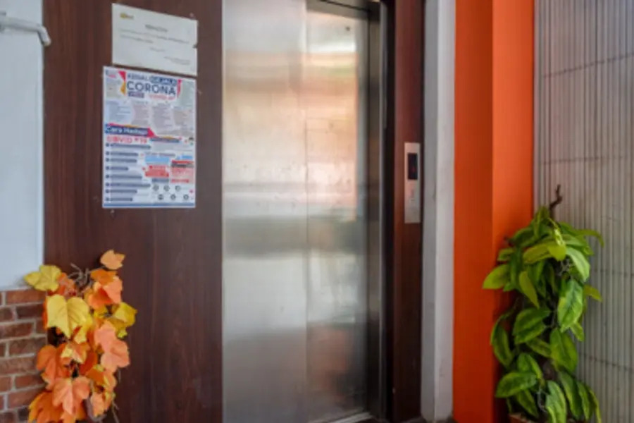 RedDoorz Plus near Ciputra Mall Simpang Lima 2