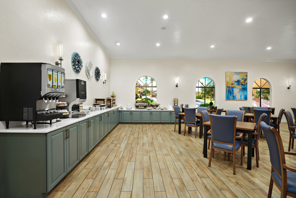 La Fuente Inn & Suites