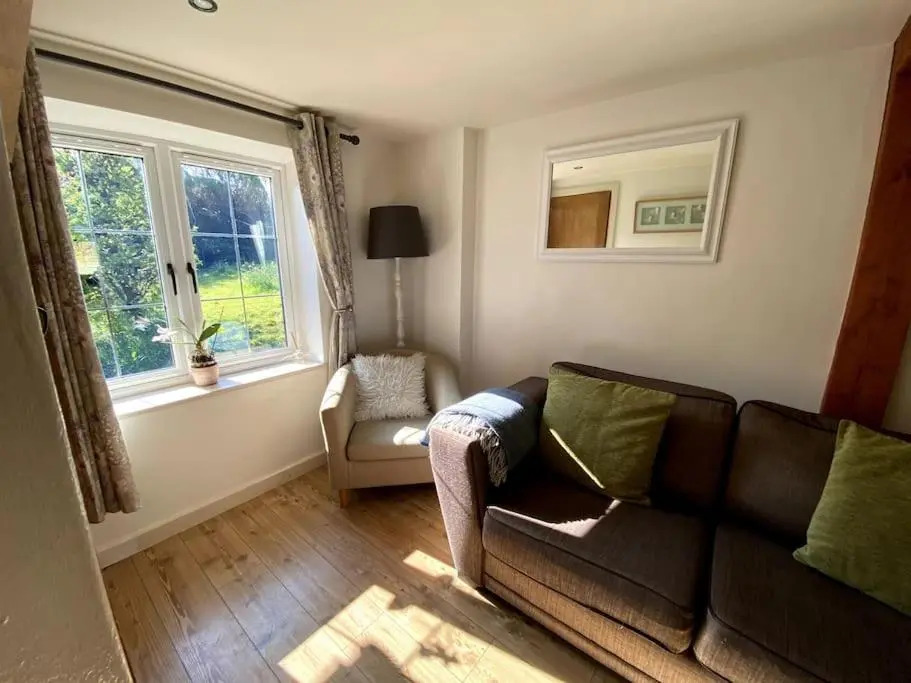Coombe Edge Cottage