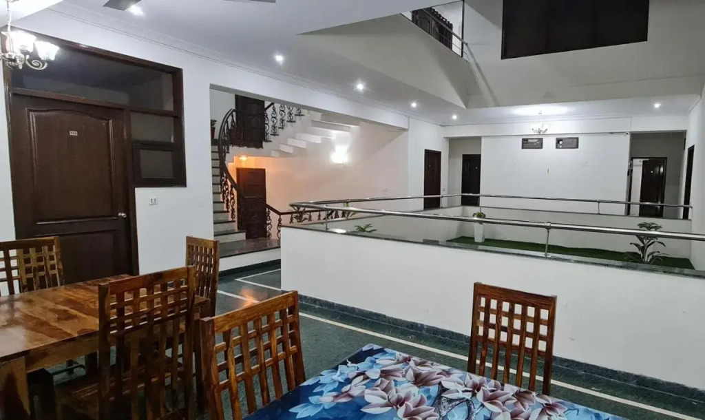 Nook Inn & Suites - 2 Min Walk From MG ROAD METRO