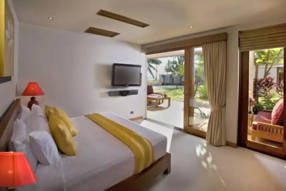 5 Bedroom Beachfront Villa - Chef Maid Nanny