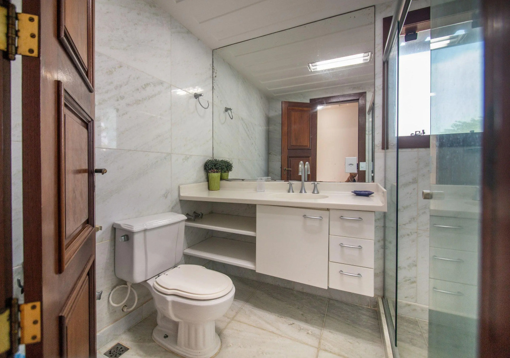 Mansão Beira Mar com Cinco Suítes na Praia da Ferradura - Por Luxury Rentals
