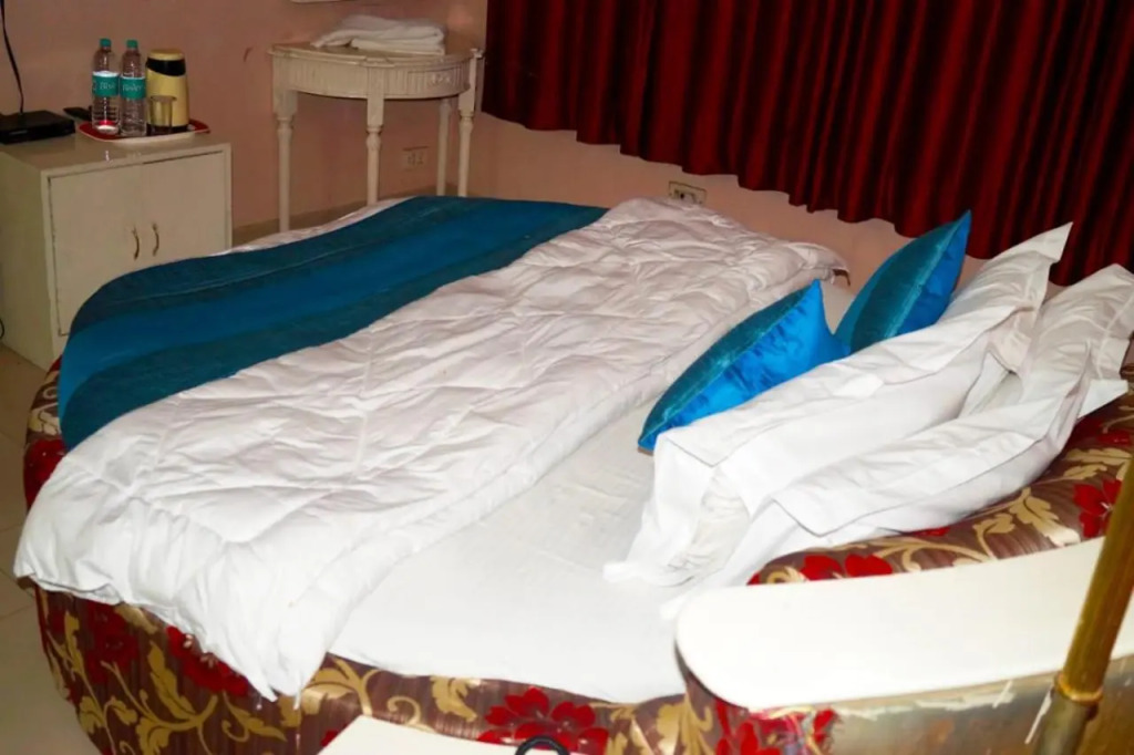 Hotel De Hocks Deluxe - New Delhi Railway Station