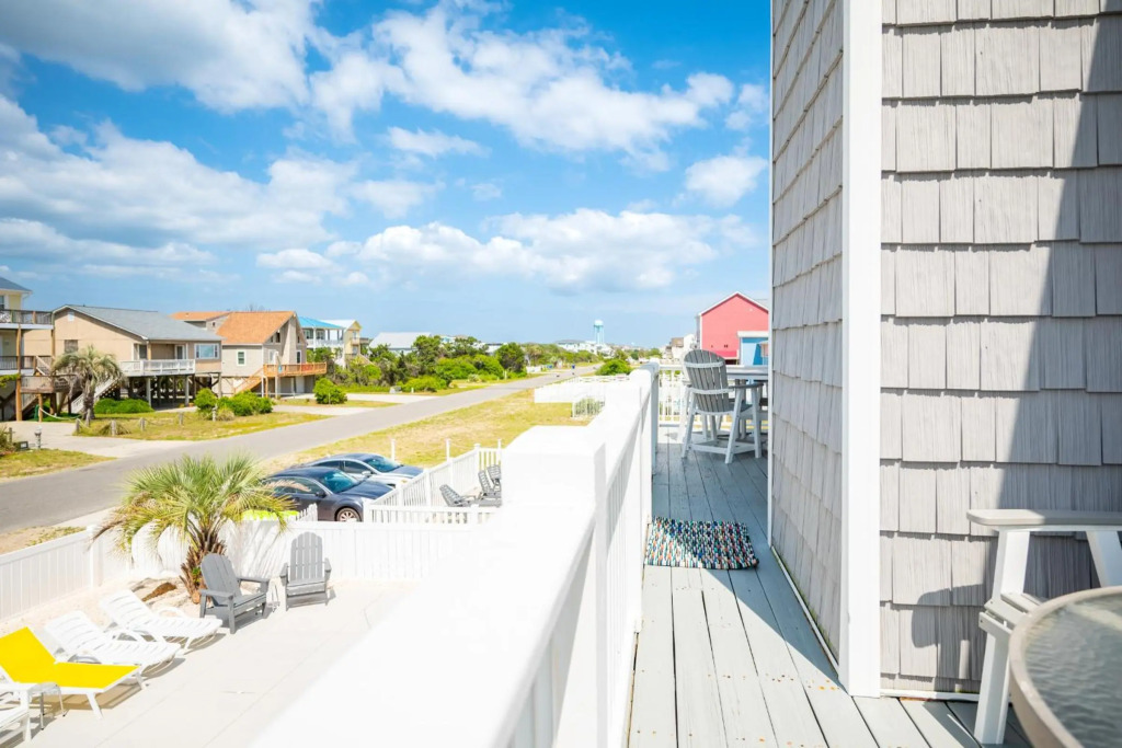 Tar Healin by Oak Island Accommodations