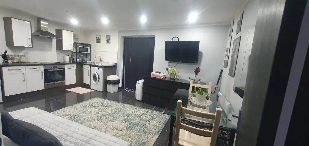 Studio, up to 4 PEOPLE, City Center location