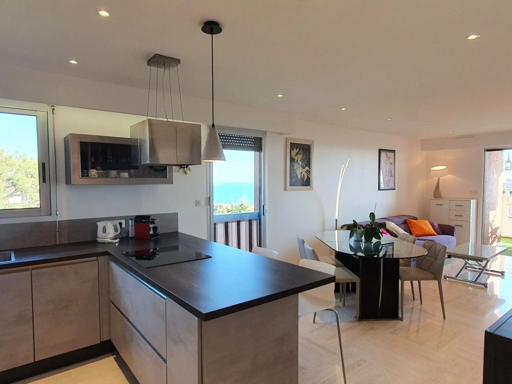 Classy Apartment in Nice with pool and private parking place