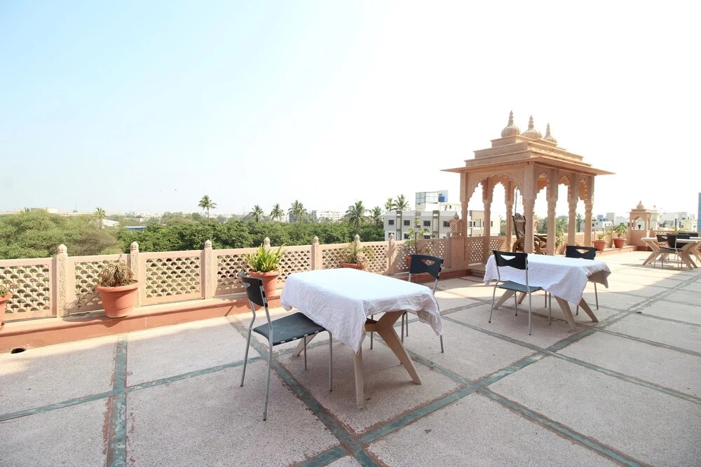 OYO 10453 Hotel Paradise