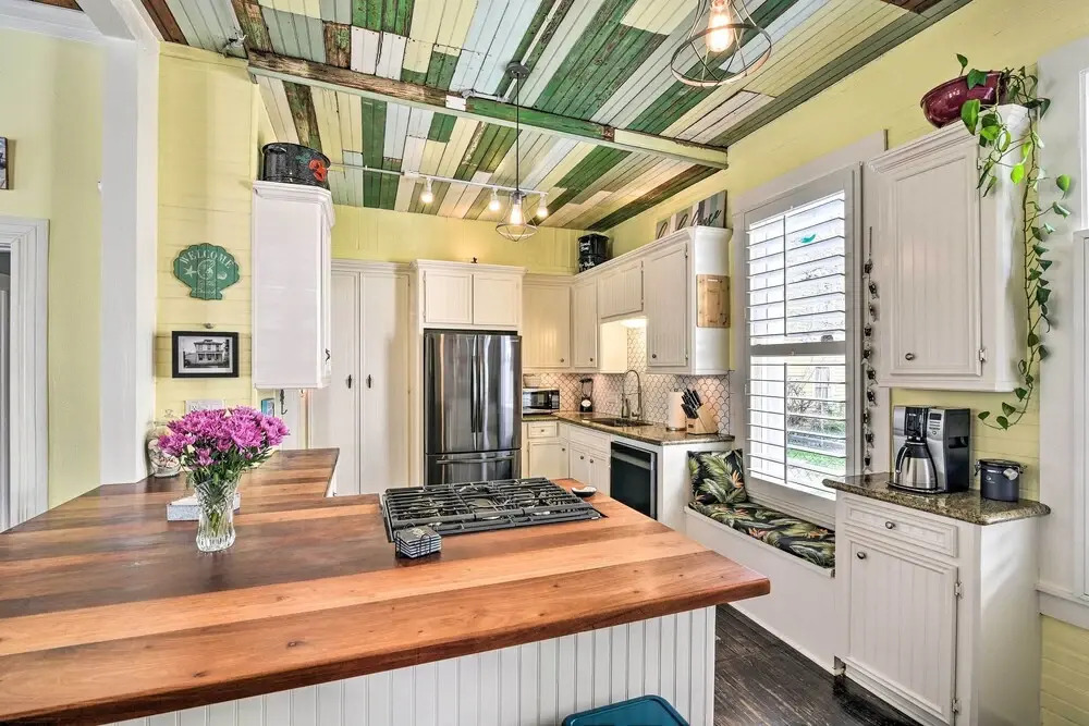 Historic Galveston Hideaway, Walk to the Beach!