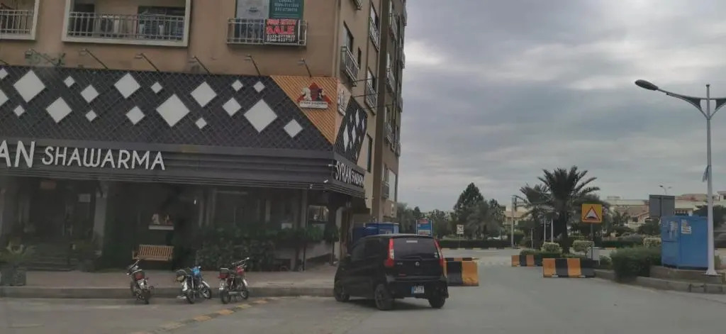 Luxury apartment in Bahria Town Phase iv