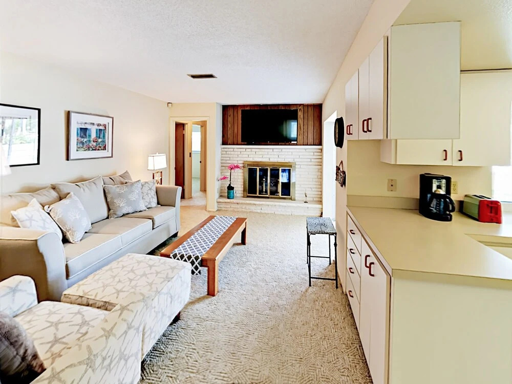701 Emerald Harbor Drive Home 3 Bedrooms 2 Bathrooms Home