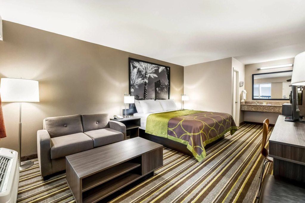 Super 8 by Wyndham Riviera Beach West Palm Beach