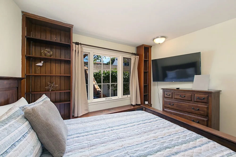 Ocean-view Ge Getaway With Huge Fenced Yard 5 Bedroom Home